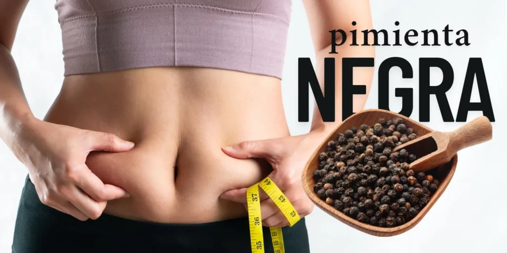 Granos de pimienta negra en un cuenco